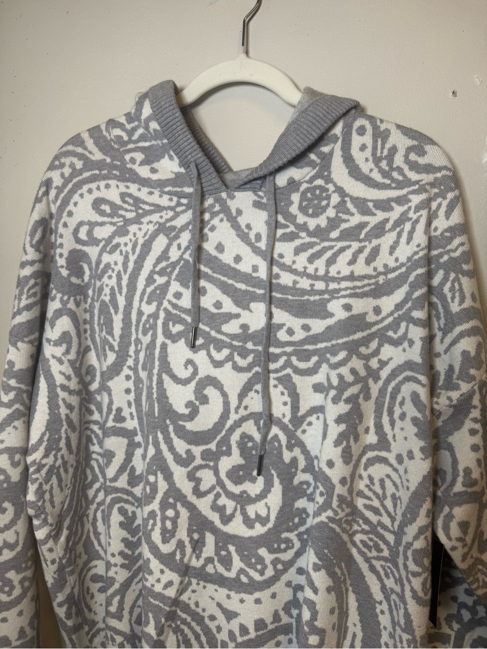 Cynthia Rowley Gray and White Paisley Lightweight Hoodie Sweater - Picture 3 of 7